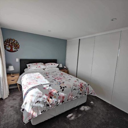 Fully Renovated Hillside Apartment Close To City Christchurch Eksteriør bilde