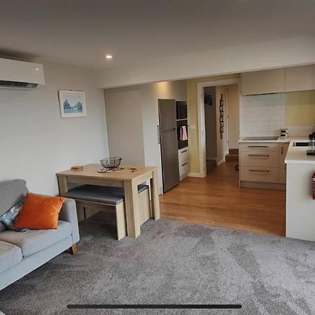 Fully Renovated Hillside Apartment Close To City Christchurch Eksteriør bilde