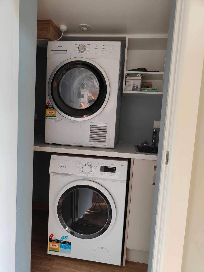 Fully Renovated Hillside Apartment Close To City Christchurch Eksteriør bilde