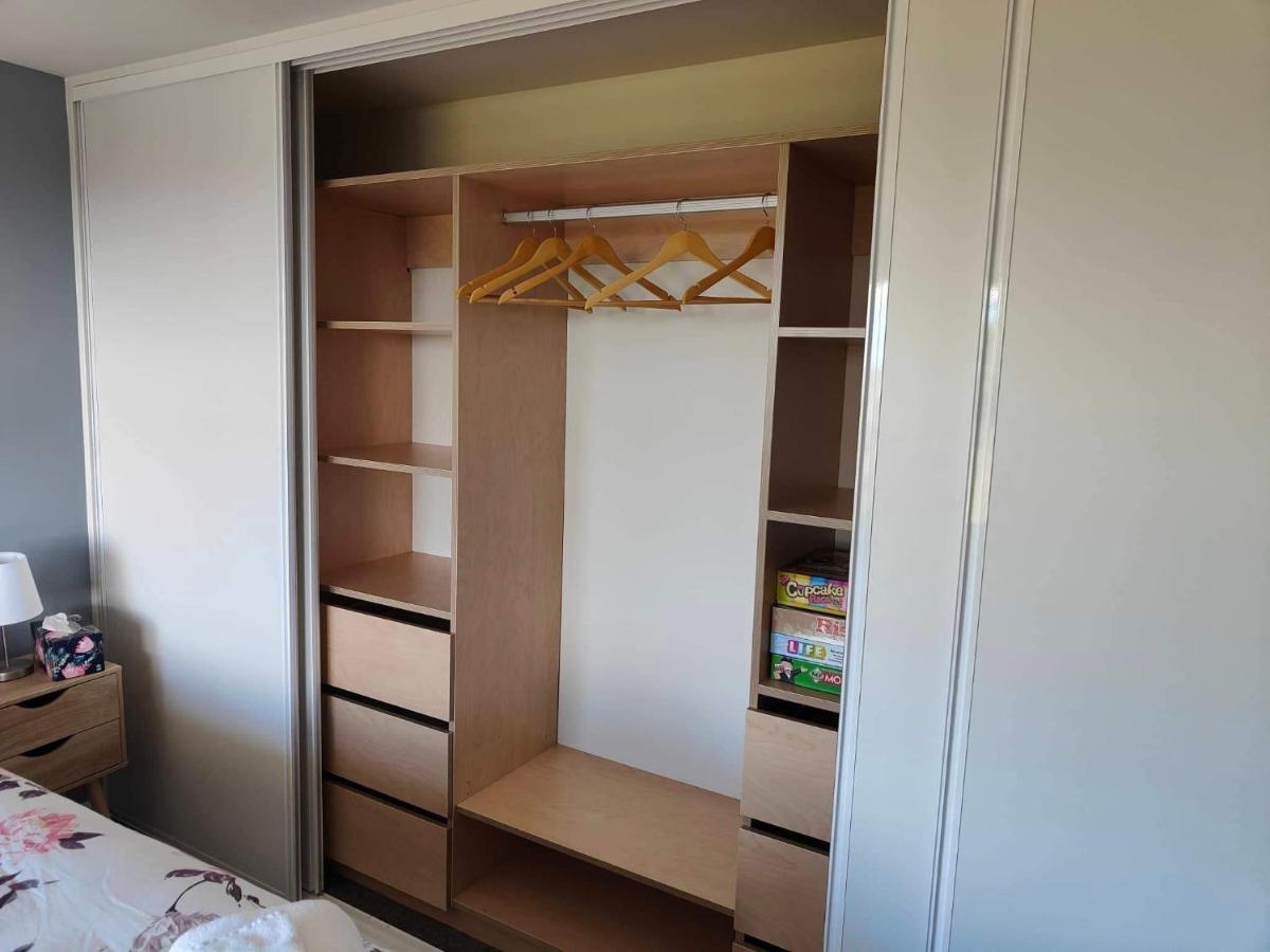 Fully Renovated Hillside Apartment Close To City Christchurch Eksteriør bilde