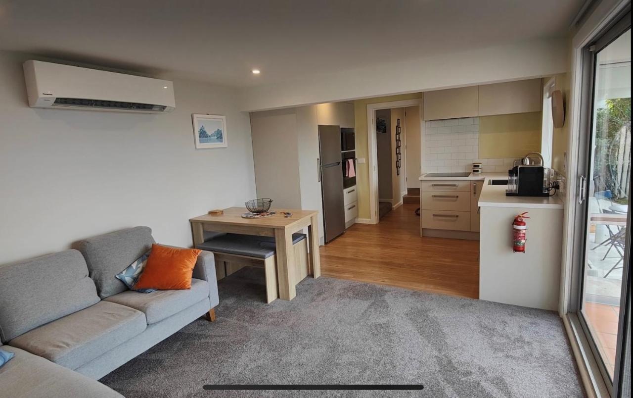 Fully Renovated Hillside Apartment Close To City Christchurch Eksteriør bilde