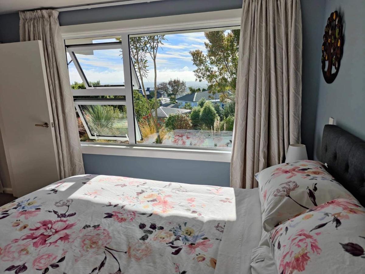 Fully Renovated Hillside Apartment Close To City Christchurch Eksteriør bilde