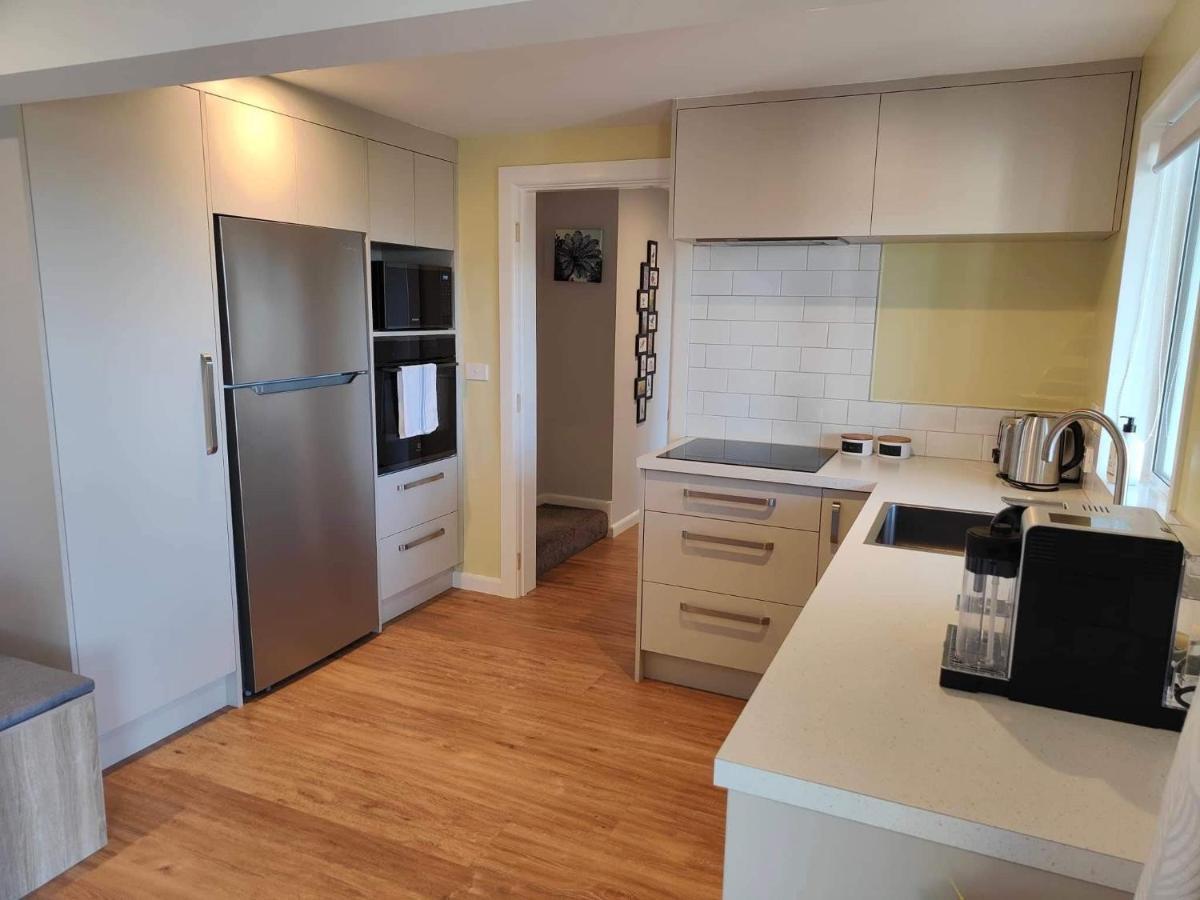 Fully Renovated Hillside Apartment Close To City Christchurch Eksteriør bilde